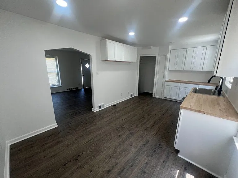 22144 Moross Rd — Photo 7