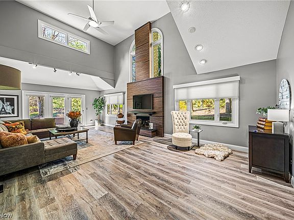 2nd image of 20 Sherwood Ct