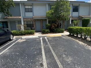 9851 Riverside Dr, Coral Springs, FL 33071