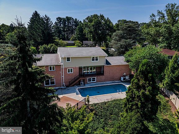 2nd image of 2846 Vista Cir