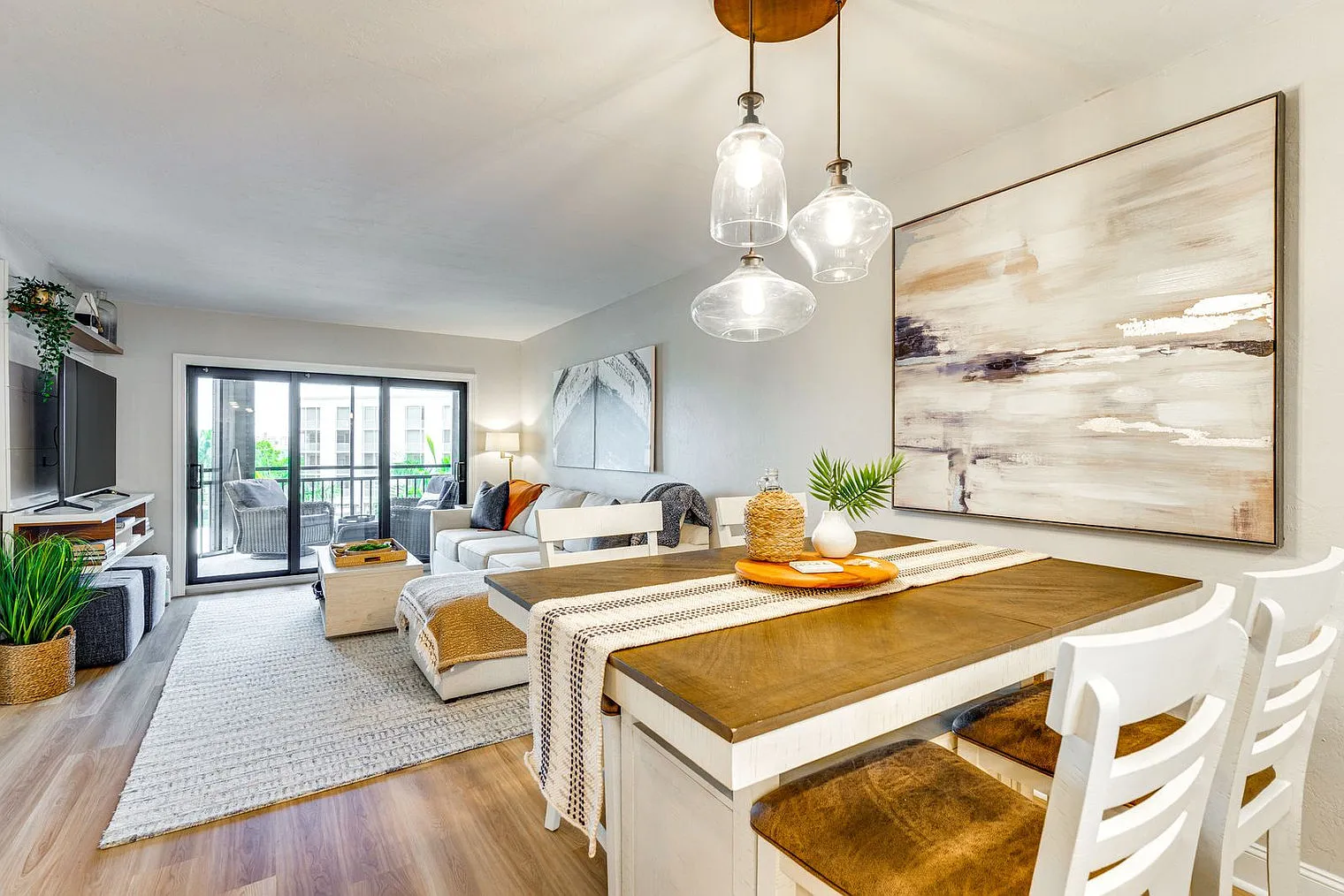 2 bed, 2.0 bath, 990 sqft, $8,451 — Photo 4
