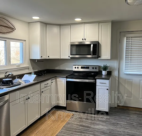 1104 E Hendron Chapel Rd — Photo 11