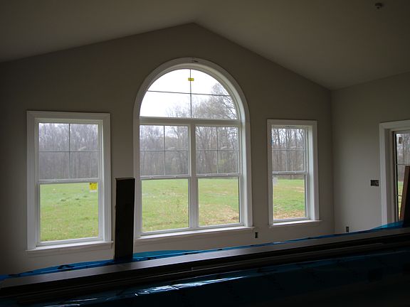 4th image of 329 Nottingham Ln