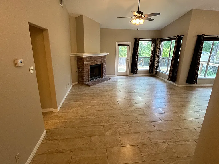 6303 Santee — Photo 11