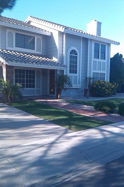 Tons of curb appeal!