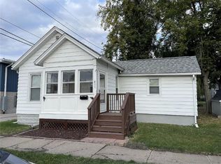 411 8th St NW, Cedar Rapids, IA 52405