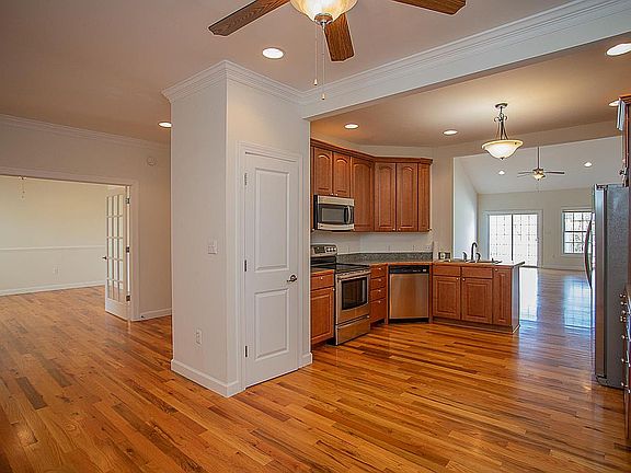 3rd image of 275 Vista Links Dr