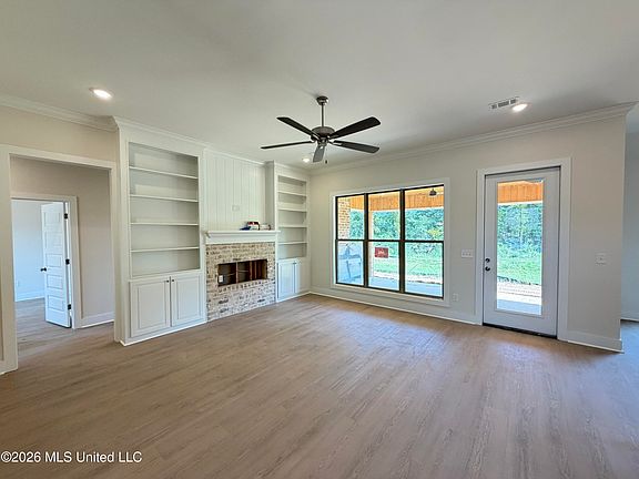 3rd image of 346 Brookfield Cir