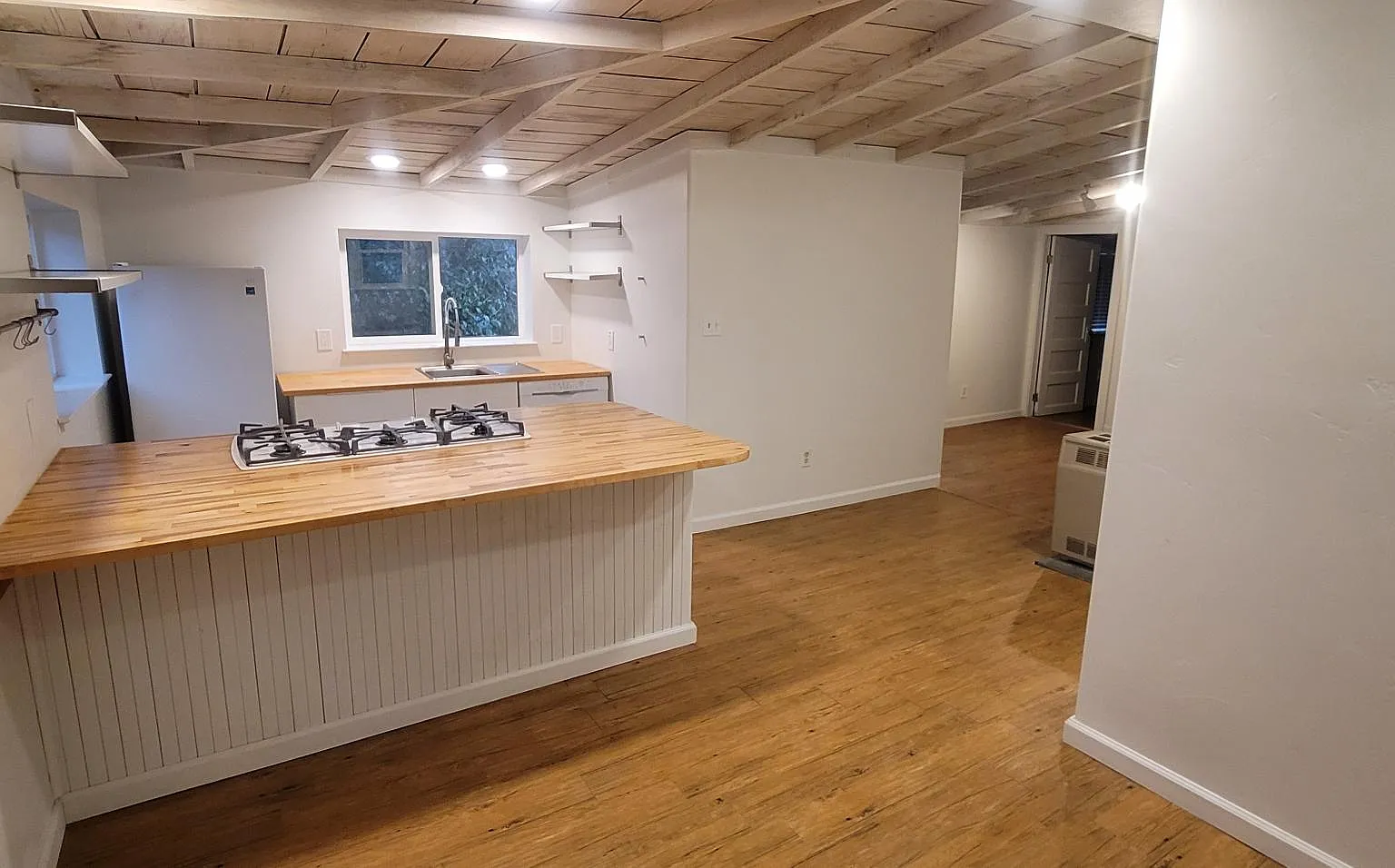 1 bed, 550 sqft, $1,600 — Photo 2