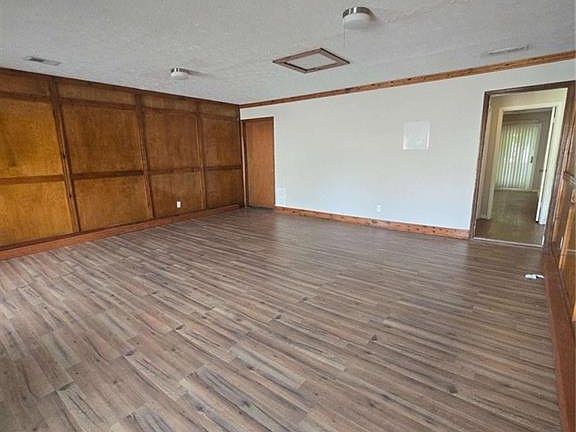 5th image of 8119 Taylor Rd