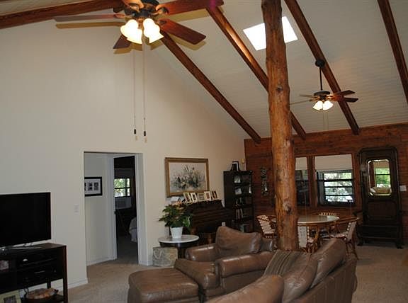 3rd image of 256 NW Lake Dr