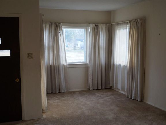 4th image of 1200 E McDevitt Ave