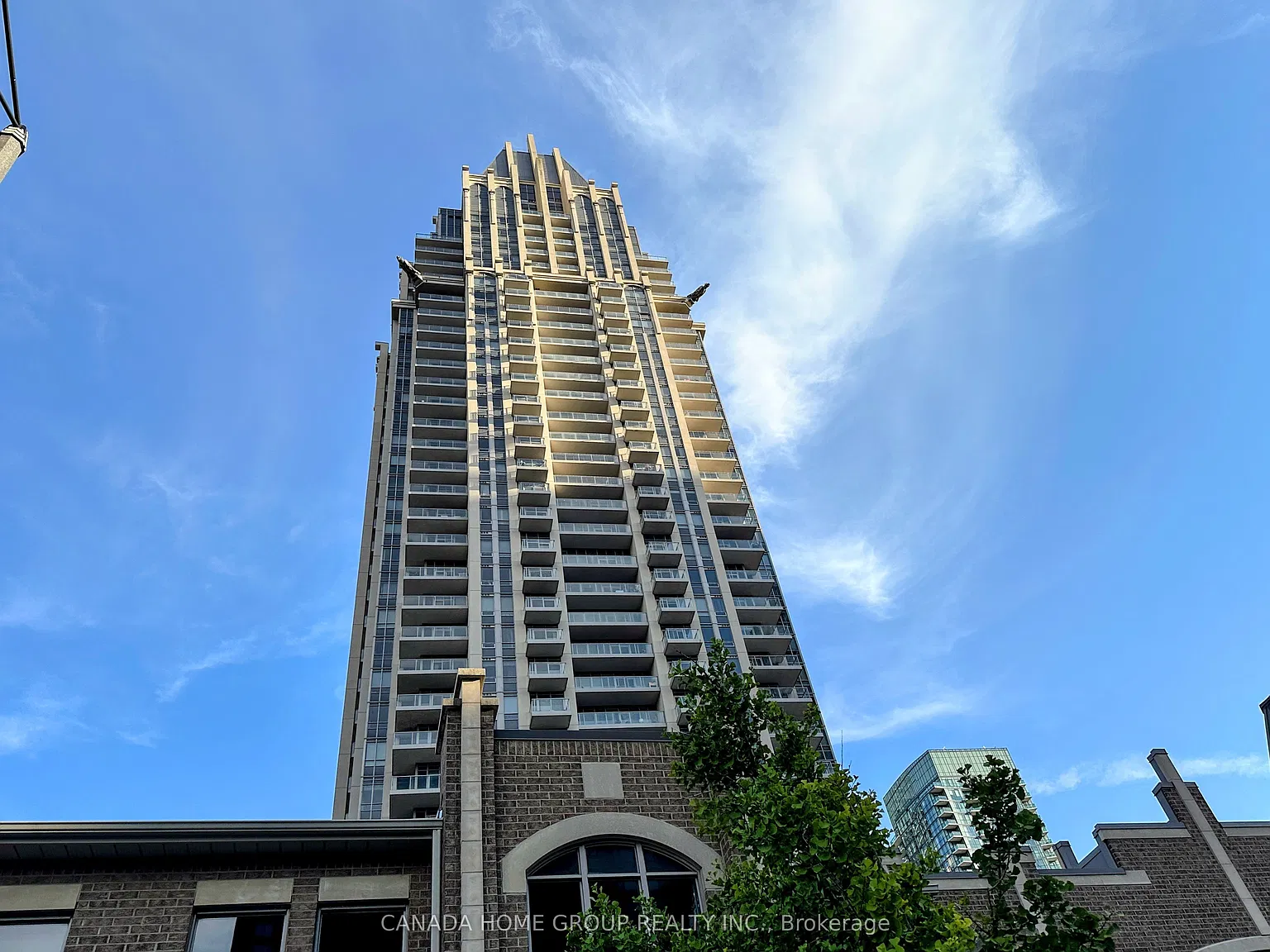 388 Prince Of Wales Dr — Photo 1