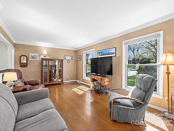 5th image of 6419 Summerlin Pl