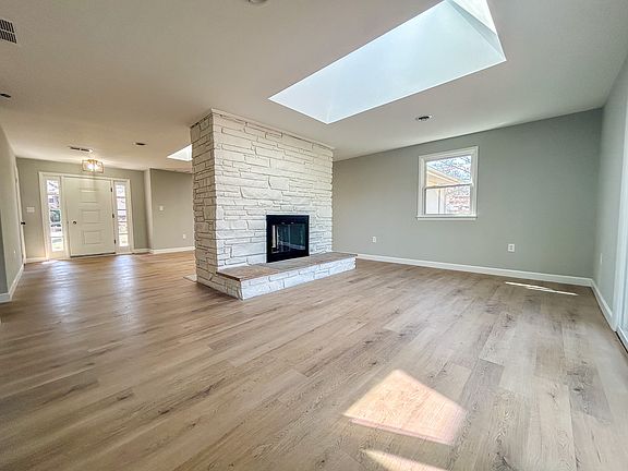 2nd image of 15 Sloan Ln #1