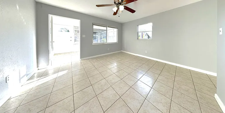 5566 Kelly Dr N — Photo 12
