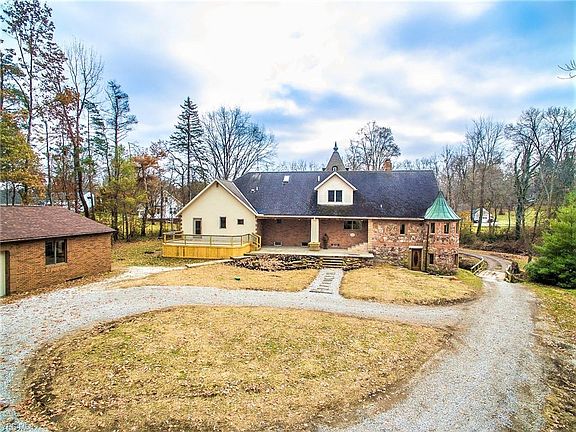 3rd image of 1593 Tritts Mill Dr