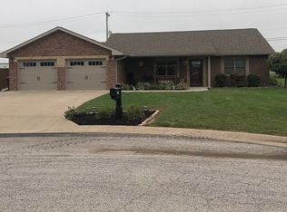 223 Olympic Dr, Palmyra, MO 63461