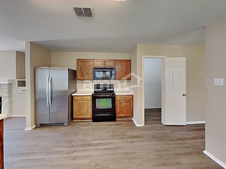1704 Diamond Lake Trl — Photo 3
