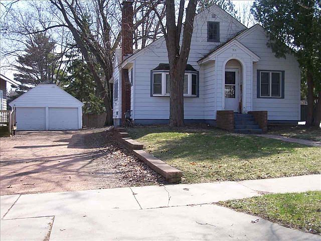 2nd image of 816 W 6th St