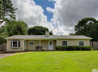 4 Antioch Dr, Shoreham, NY 11786