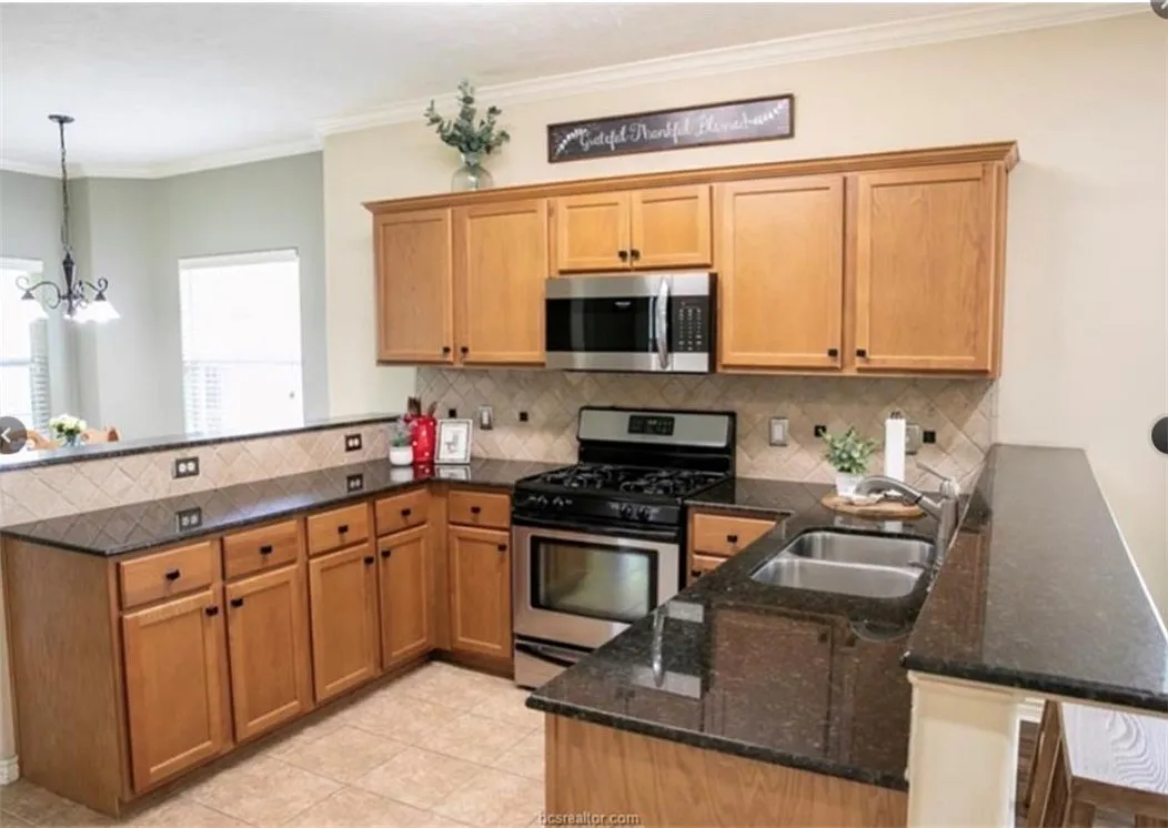 3 bed, 1274 sqft, $2,100 — Photo 4