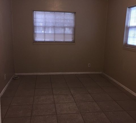 5th image of 1406 College Park Ct APT A