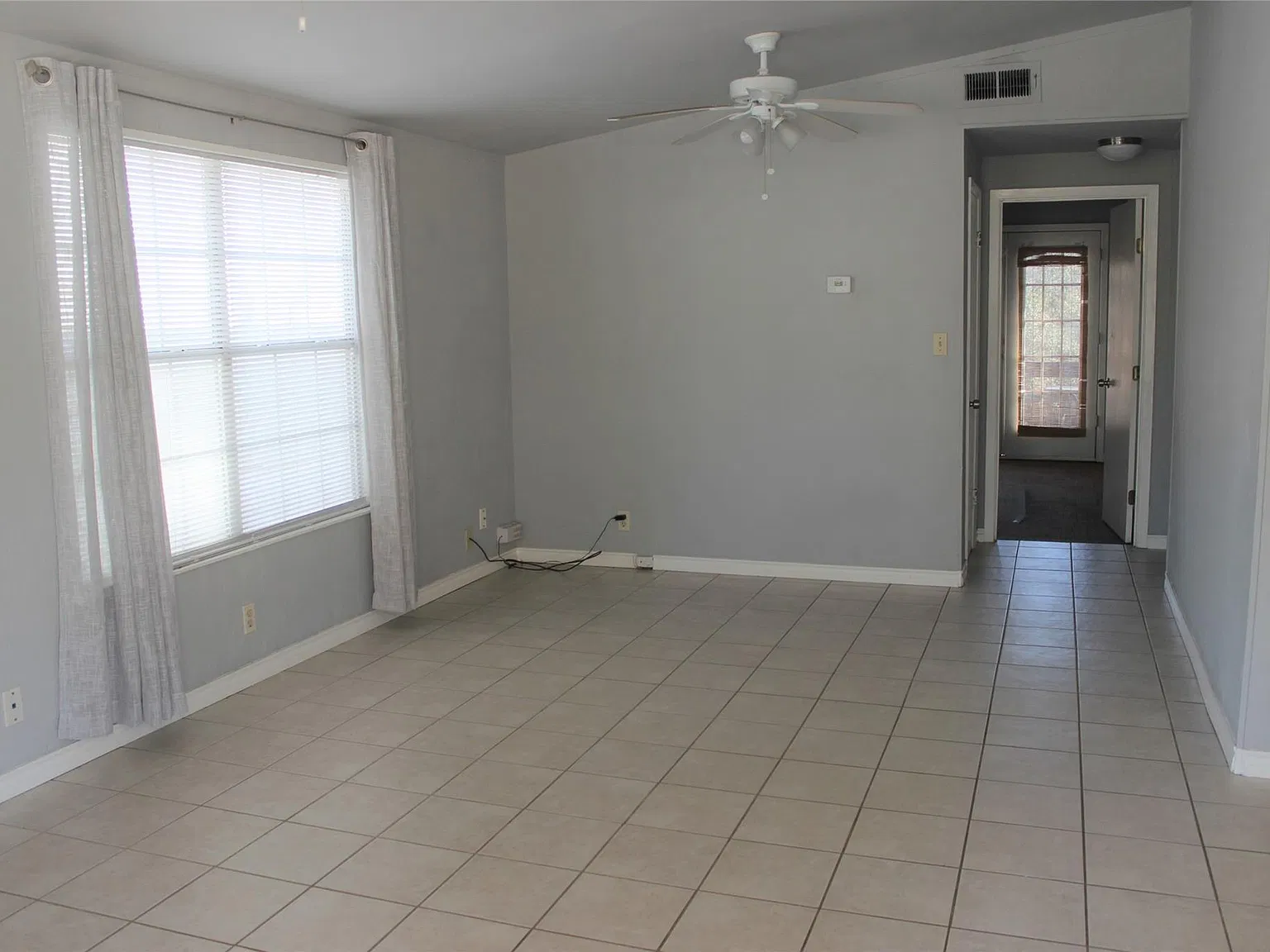 2 bed, 1.0 bath, 850 sqft, $1,600 — Photo 2