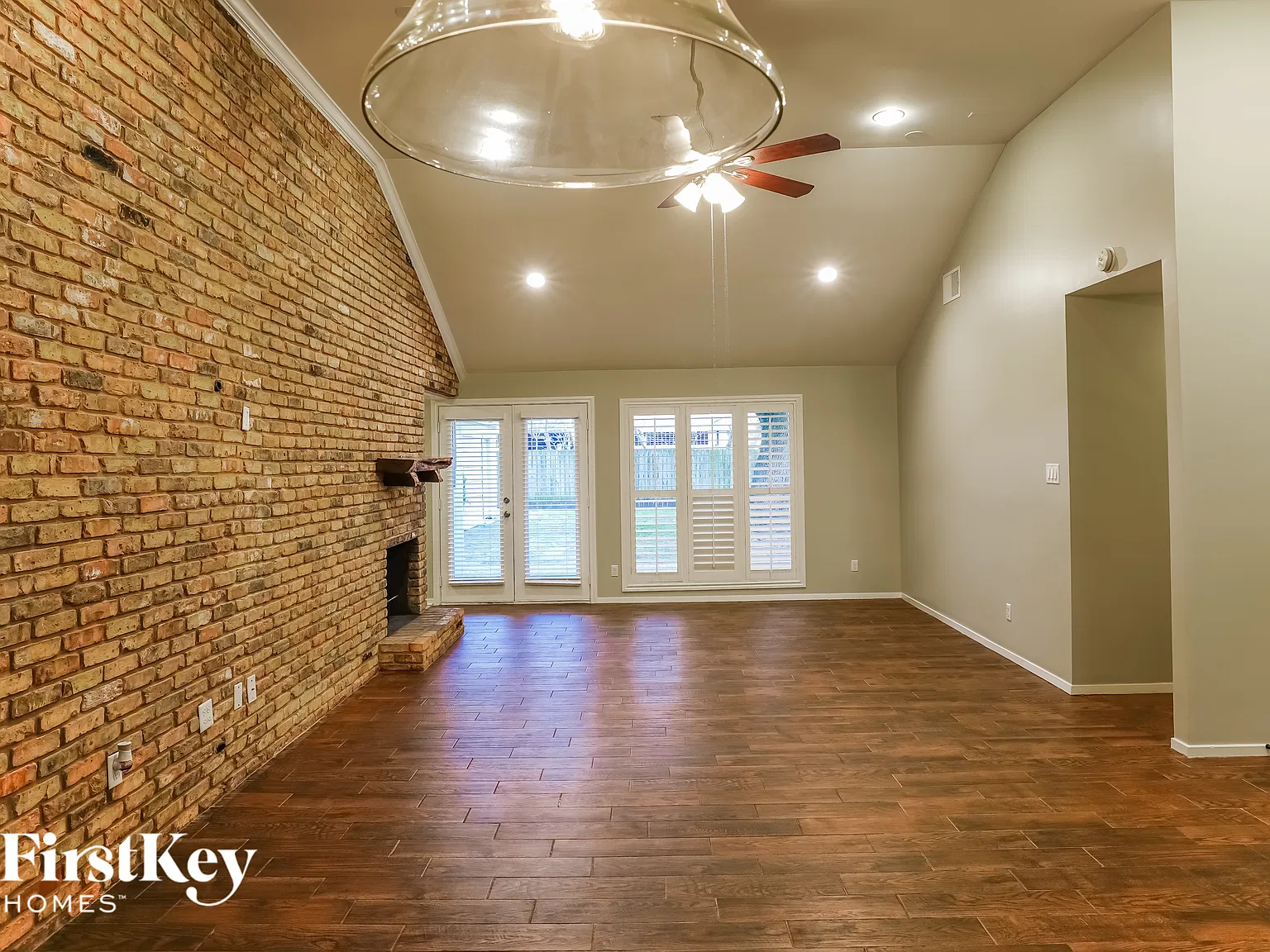 3 bed, 2.0 bath, 2022 sqft, $3,200 — Photo 2
