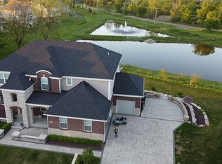 1382 Goldeneye Ln, Lake Orion, MI 48360