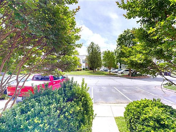 4th image of 3953 Katherine Way