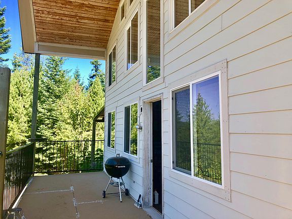 3rd image of 560 White Pine Way