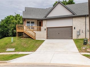 149 S Pinyon Point, Fayetteville, AR 72701