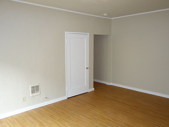 3rd image of 2422 8th Ave APT 23