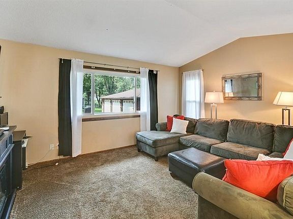 3rd image of 833 120th Ln NE