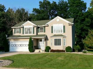 1942 Pikeview Dr, Warsaw, IN 46580