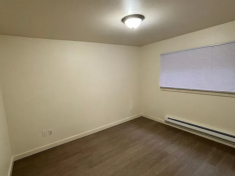 Thorndyke Apartments — Photo 9
