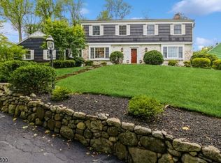 31 Chimney Ridge Dr, Morristown, NJ 07960