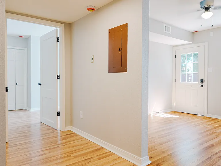 2213 Main St #5 — Photo 10