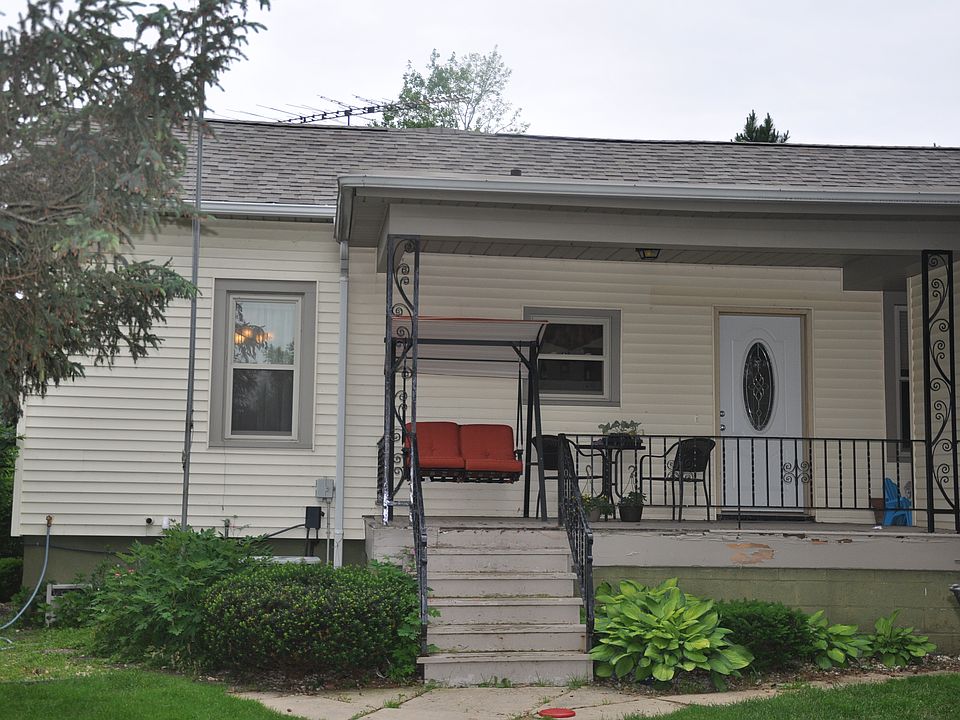 1st image of 672 Milford St
