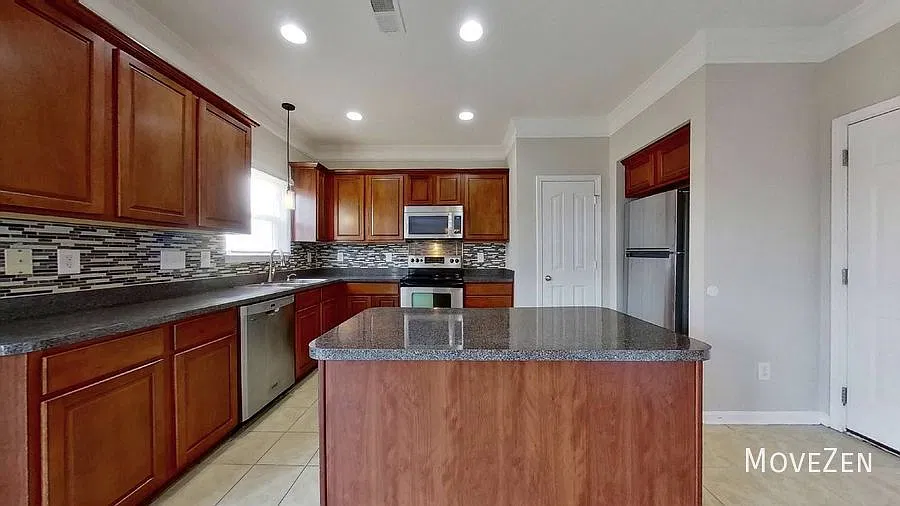 3565 Catawba Creek Dr Gastonia NC 28056 Modern Open Concept, Manicured Yard, Pool — Photo 2