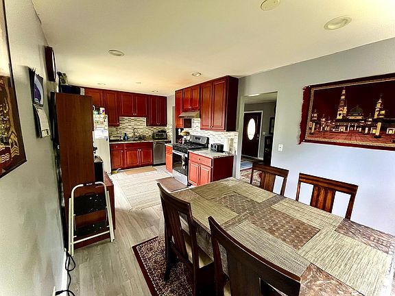 4th image of 1913 Burr Oak Ln