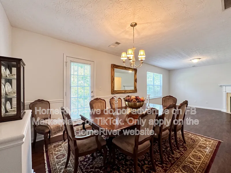 3 bed, 2.5 bath, 1442 sqft, $1,875 — Photo 3