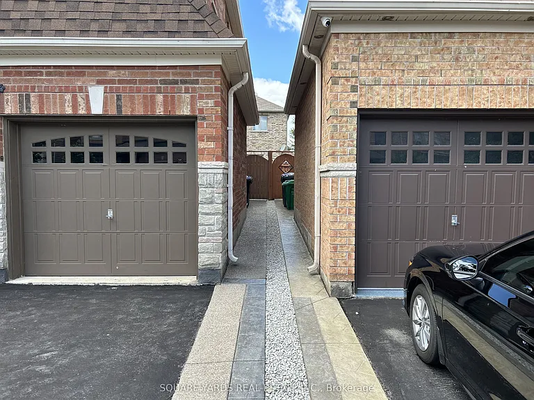 55 Bluffwood Cres — Photo 2