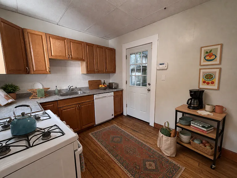 376 McGrath Hwy — Photo 10