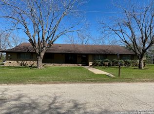 1111 Waltom Ave, Jourdanton, TX 78026