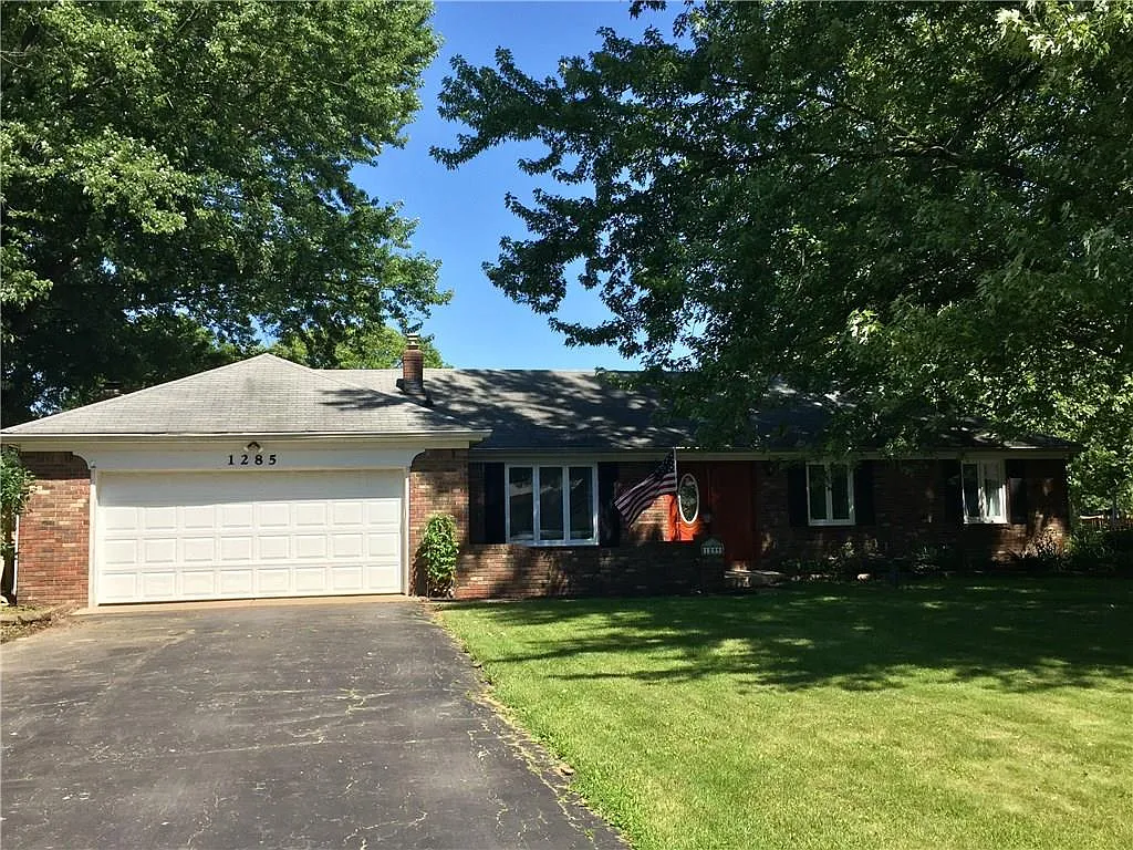 1285 Henry St photo 1
