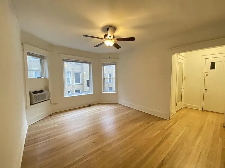 915 W Cornelia Ave #1A — Photo 3