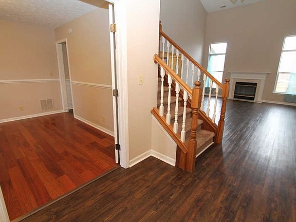 3rd image of 1005 Stoneripple Cir