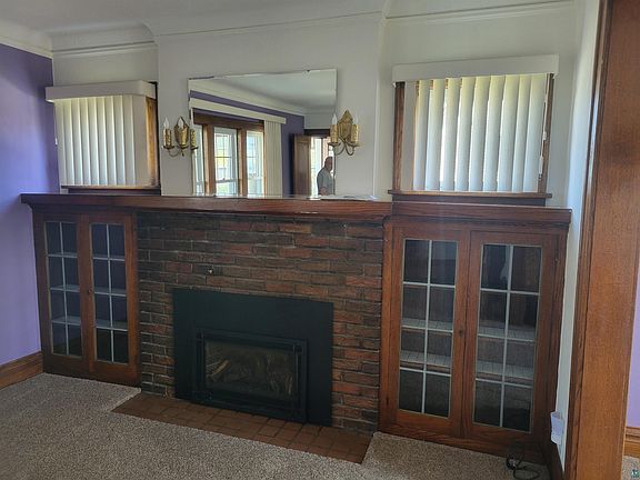 5th image of 815 N 13th Ave E